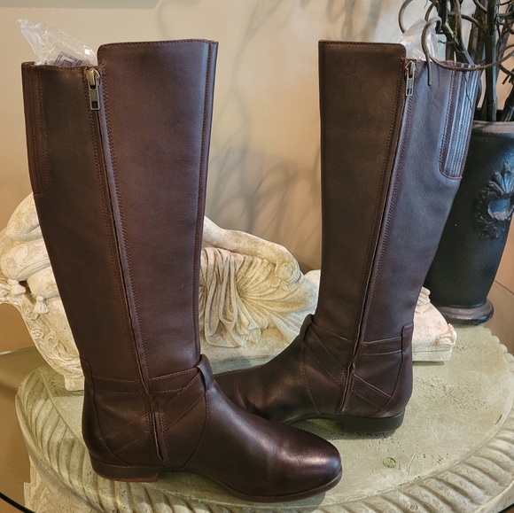 Ugg Australia Beryl Leather Riding Boots s/n 1005920 #387 - Picture 10 of 17